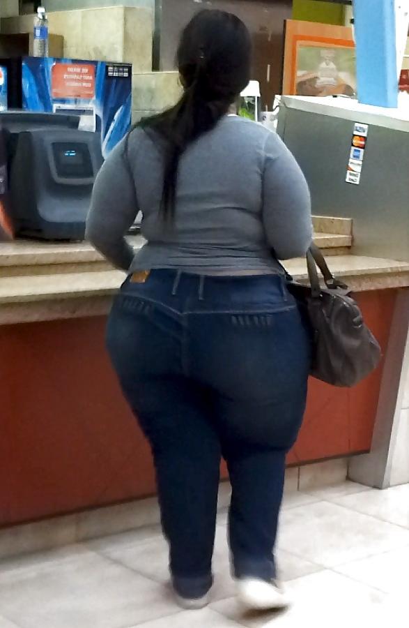 10P HUGE MEGA butt Latina Milf in Jeans VOYEUR CANDID
