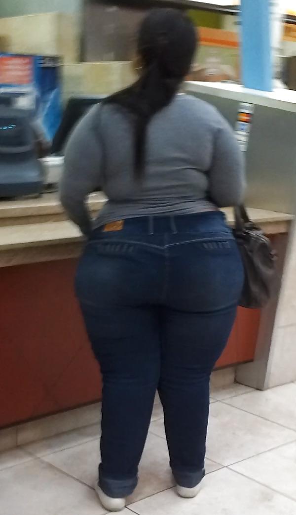 10P HUGE MEGA butt Latina Milf in Jeans VOYEUR CANDID