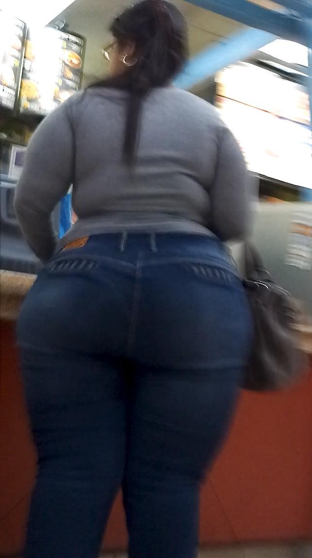 10P HUGE MEGA butt Latina Milf in Jeans VOYEUR CANDID