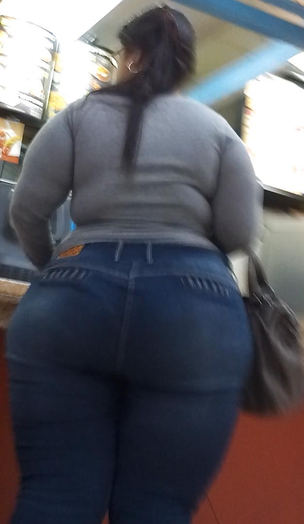 10P HUGE MEGA butt Latina Milf in Jeans VOYEUR CANDID