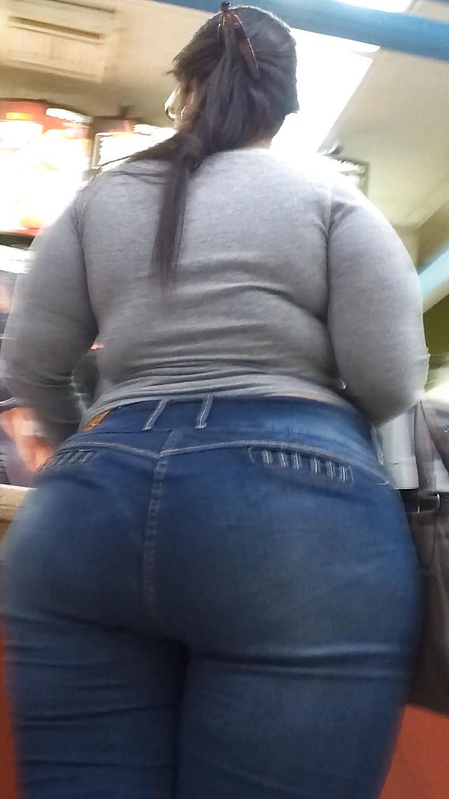 10P HUGE MEGA butt Latina Milf in Jeans VOYEUR CANDID