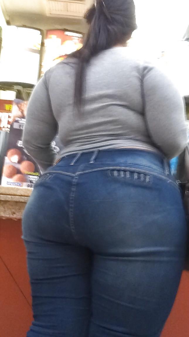 10P HUGE MEGA butt Latina Milf in Jeans VOYEUR CANDID