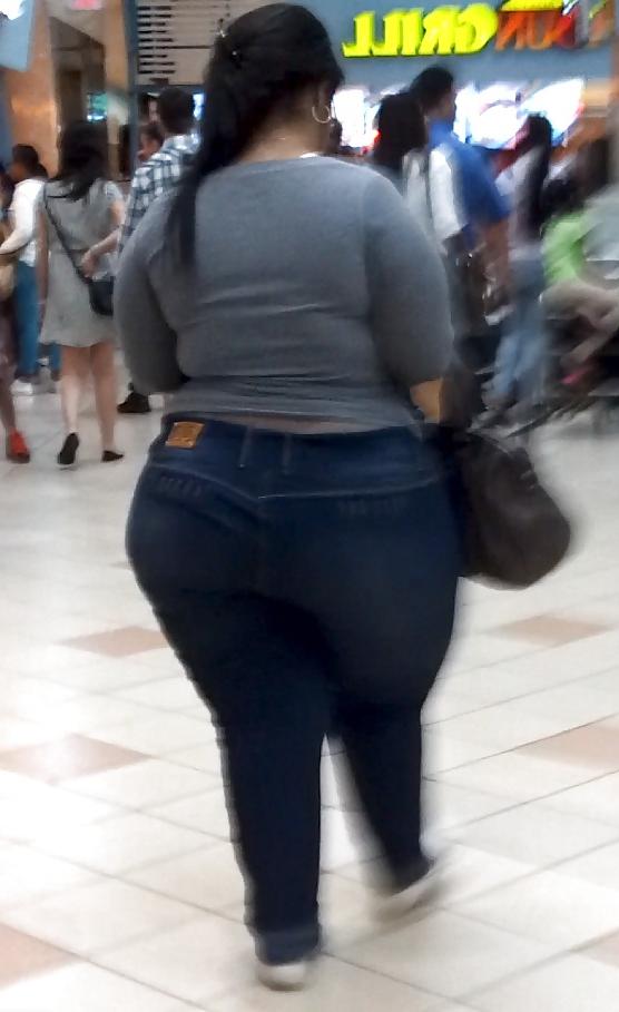 10P HUGE MEGA butt Latina Milf in Jeans VOYEUR CANDID