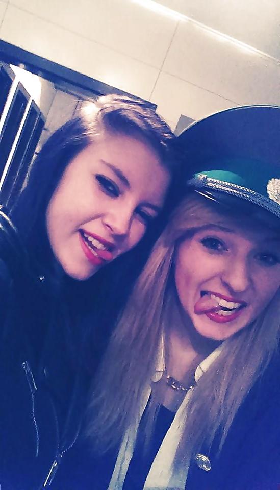 25P Hot Young Facebook Teen Girl Selfies
