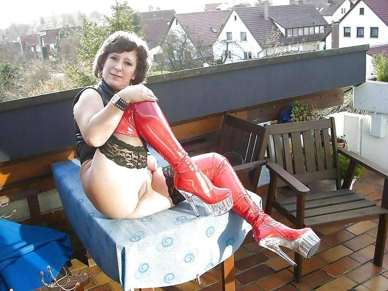 20P Mature Lady in Latex II