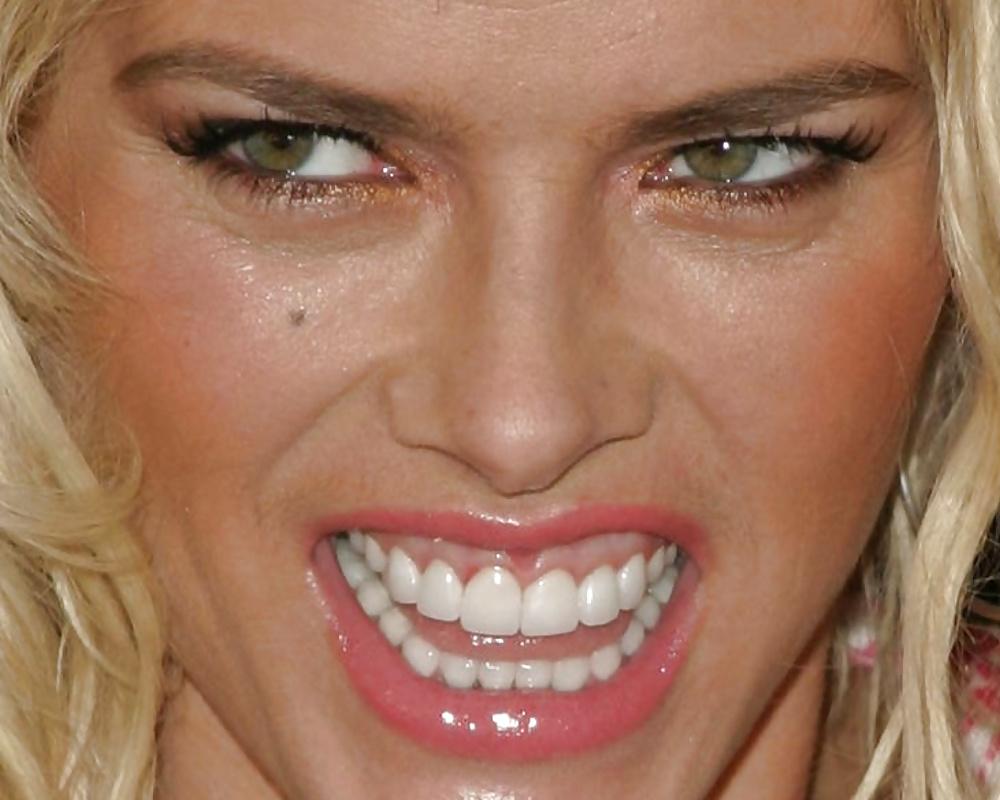25P Hot faces close up