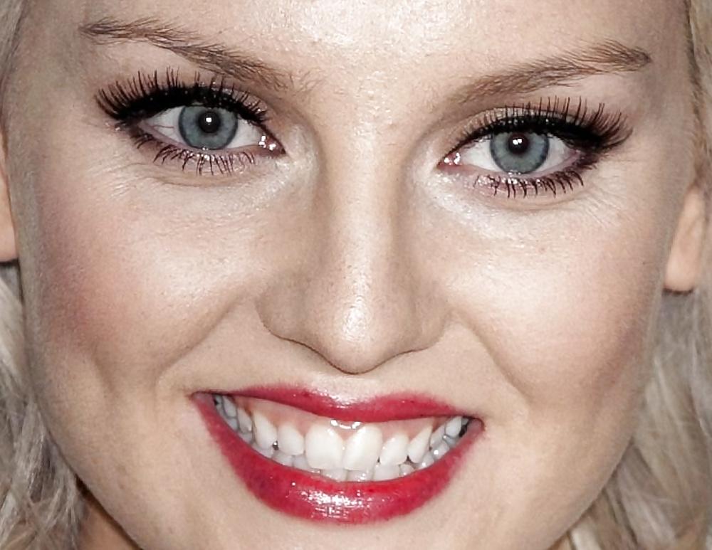 25P Hot faces close up