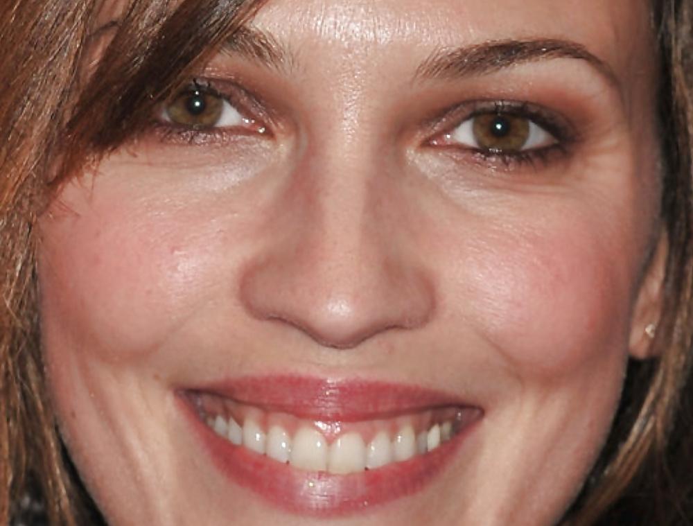 25P Hot faces close up