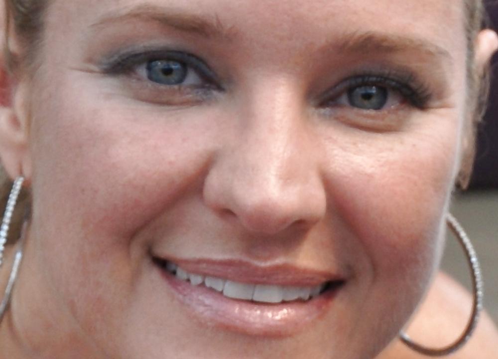 25P Hot faces close up