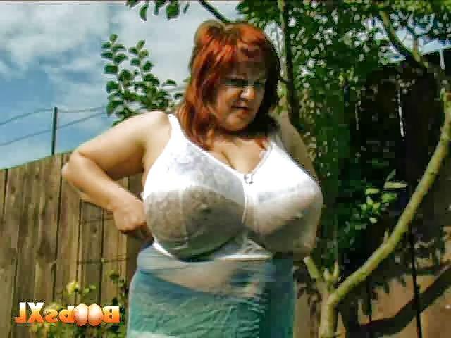 25P Bras on random women 5