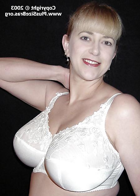 25P Bras on random women 5
