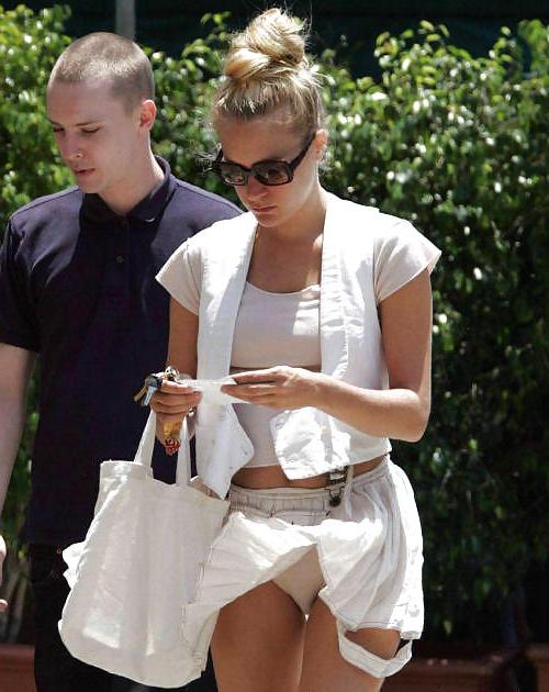 25P Upskirt Windy 2