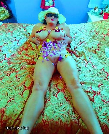 14P Russian Busty Slut