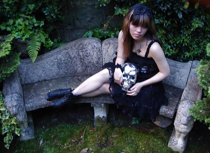 4P Daughter of darkness