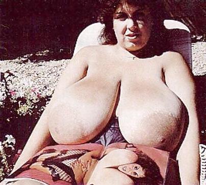 25P Susie Sparks - Biggest tits in the world