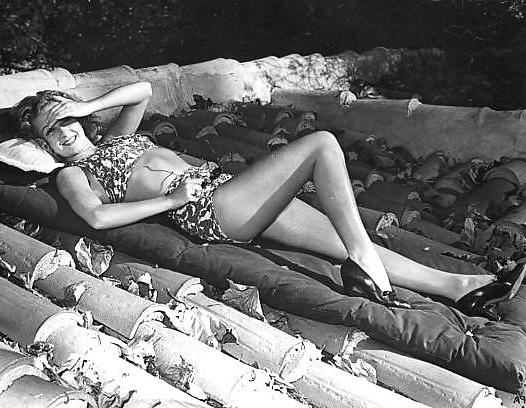 25P Some vintage pin-ups