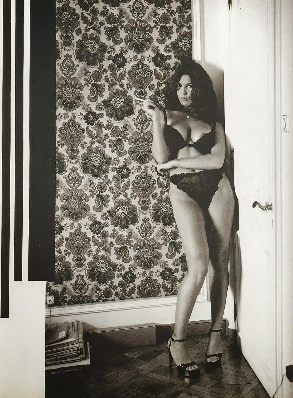 24P BUSTY GREEK CELEB VANA BARBA