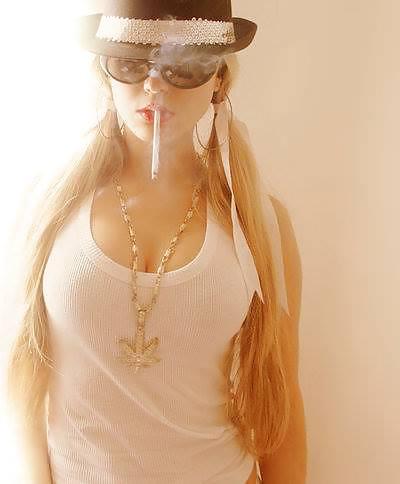 25P BEAUTIFUL WOMEN SMOKING 3