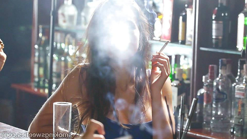 25P BEAUTIFUL WOMEN SMOKING 3
