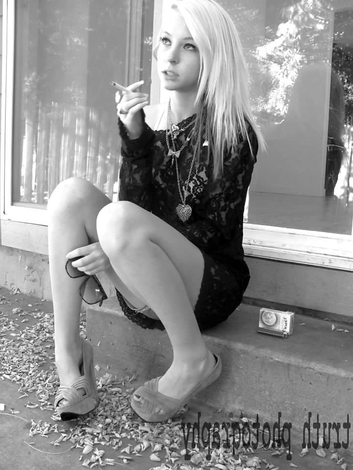 25P BEAUTIFUL WOMEN SMOKING 3