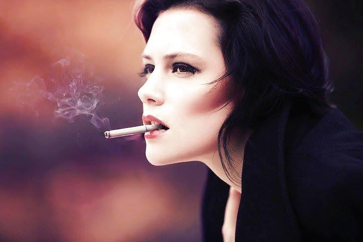 25P BEAUTIFUL WOMEN SMOKING 3