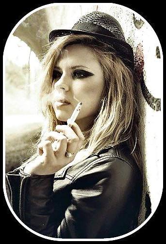 25P BEAUTIFUL WOMEN SMOKING 3