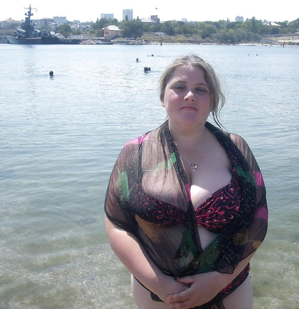 25P Chubby teen in swimsuit