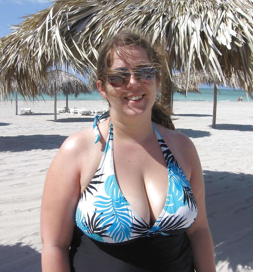 25P Chubby teen in swimsuit