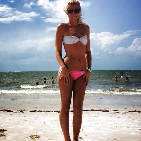 25P Hot teen girls wearing bikinis (non-nude)