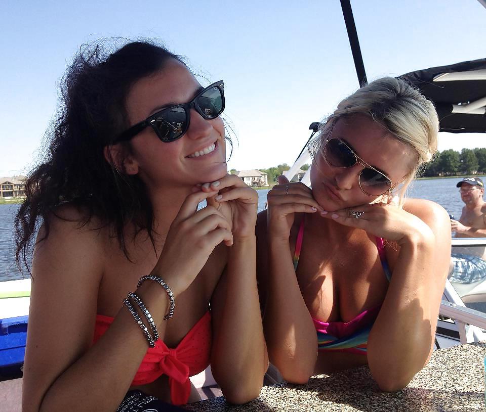 25P Hot teen girls wearing bikinis (non-nude)
