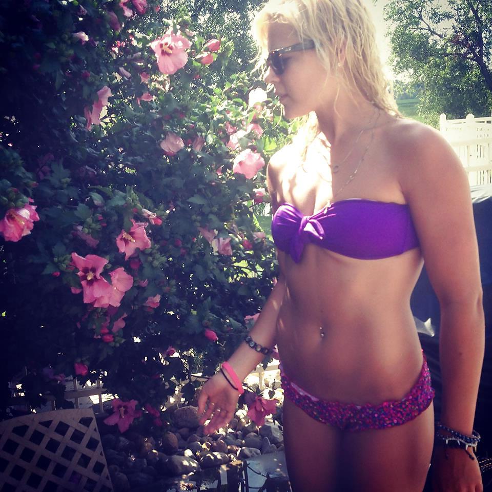 25P Hot teen girls wearing bikinis (non-nude)