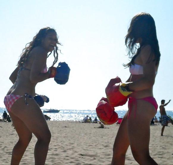 25P Hot teen girls wearing bikinis (non-nude)