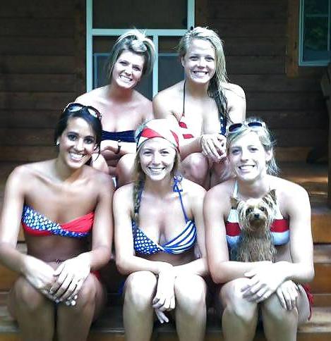 25P Hot teen girls wearing bikinis (non-nude)