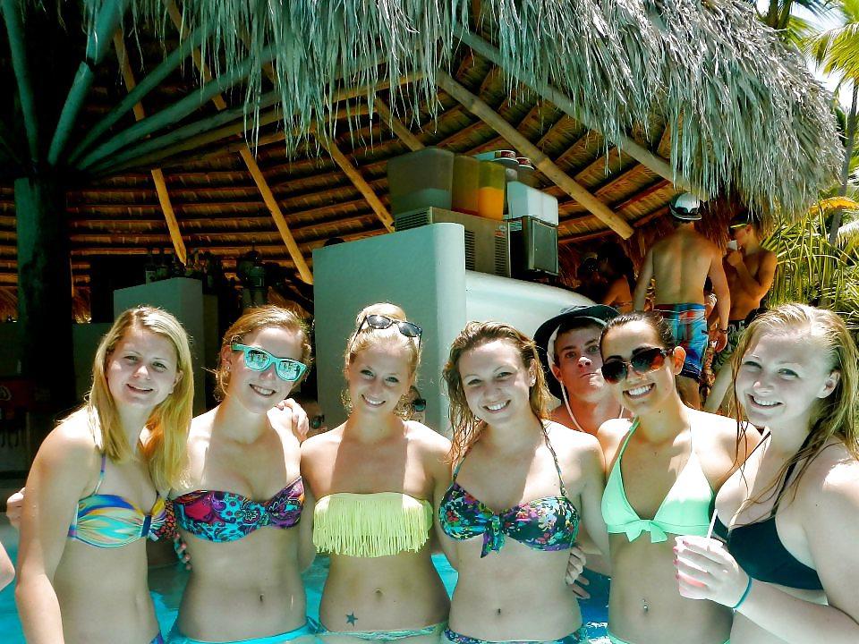25P Hot teen girls wearing bikinis (non-nude)