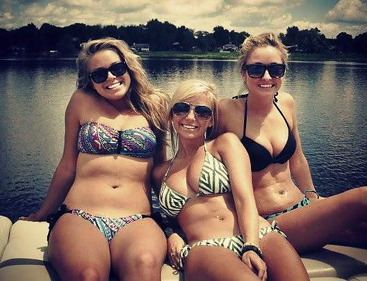 25P Hot teen girls wearing bikinis (non-nude)