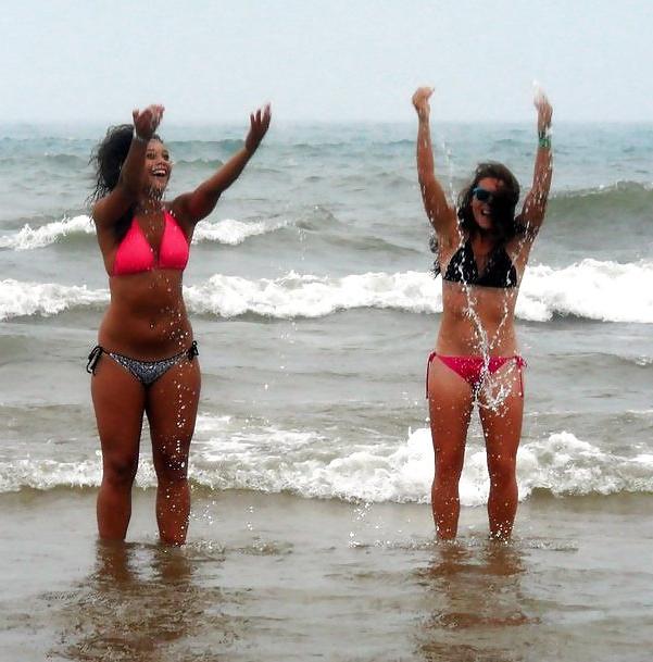 25P Hot teen girls wearing bikinis (non-nude)