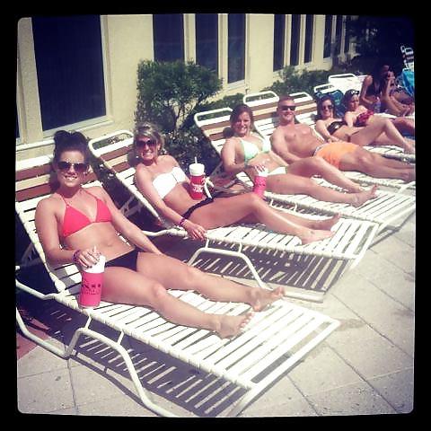 25P Hot teen girls wearing bikinis (non-nude)