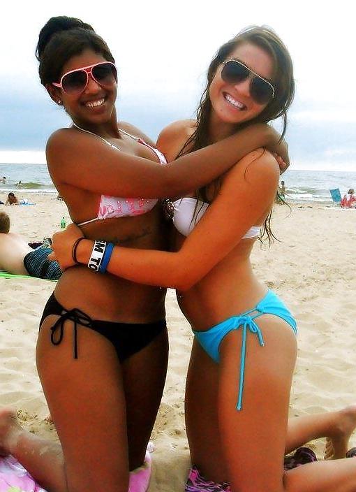 25P Hot teen girls wearing bikinis (non-nude)