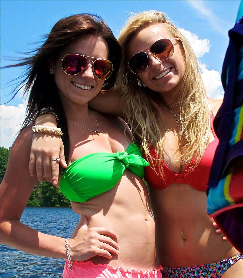 25P Hot teen girls wearing bikinis (non-nude)