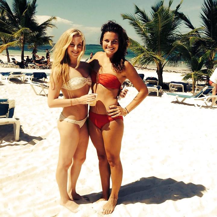 25P Hot teen girls wearing bikinis (non-nude)