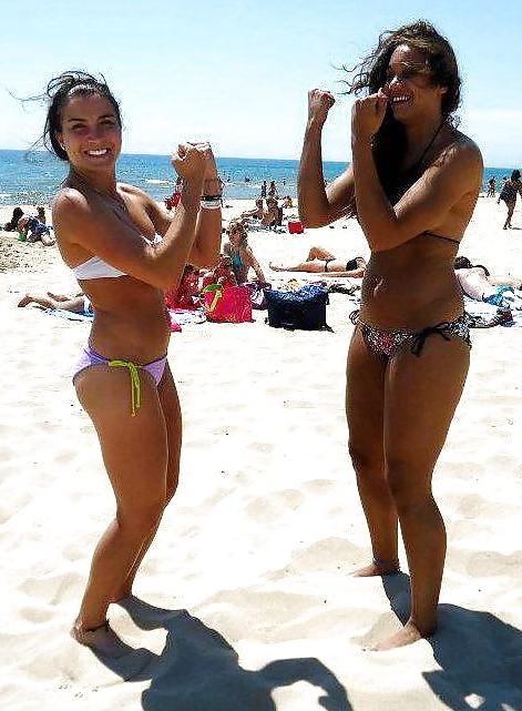 25P Hot teen girls wearing bikinis (non-nude)