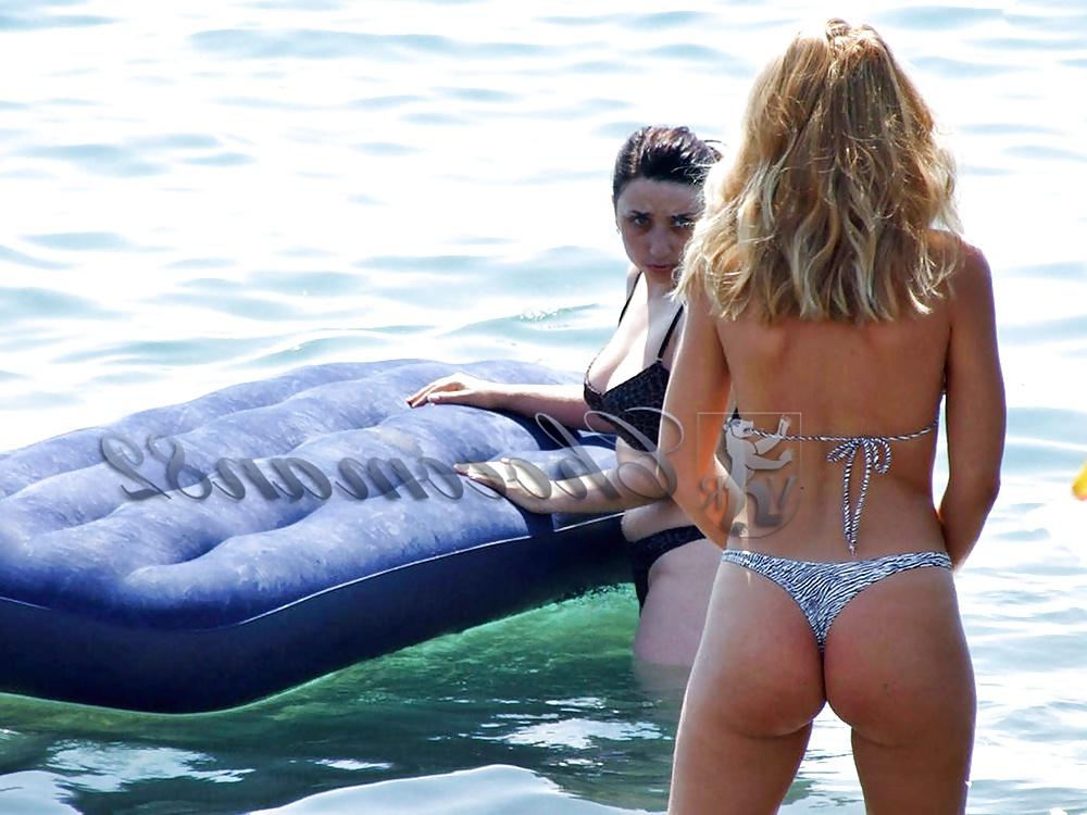 8P Voyeur en la playa