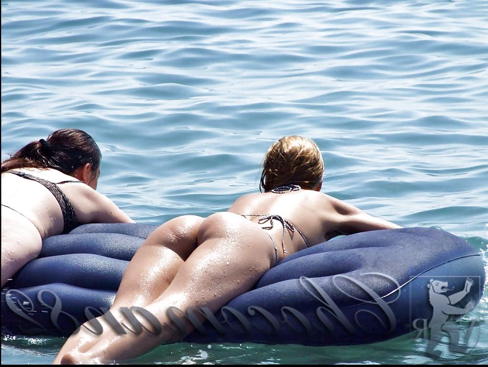 8P Voyeur en la playa