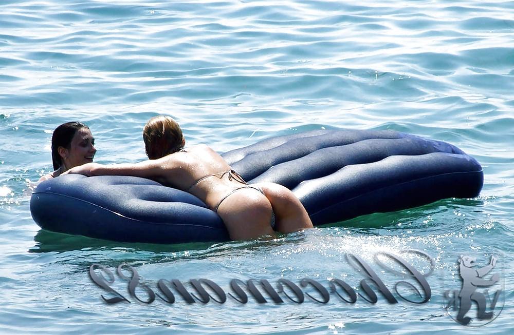 8P Voyeur en la playa