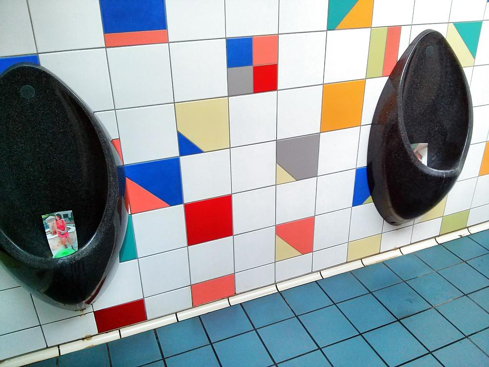 9P Asian wife pics exposed in public toilet