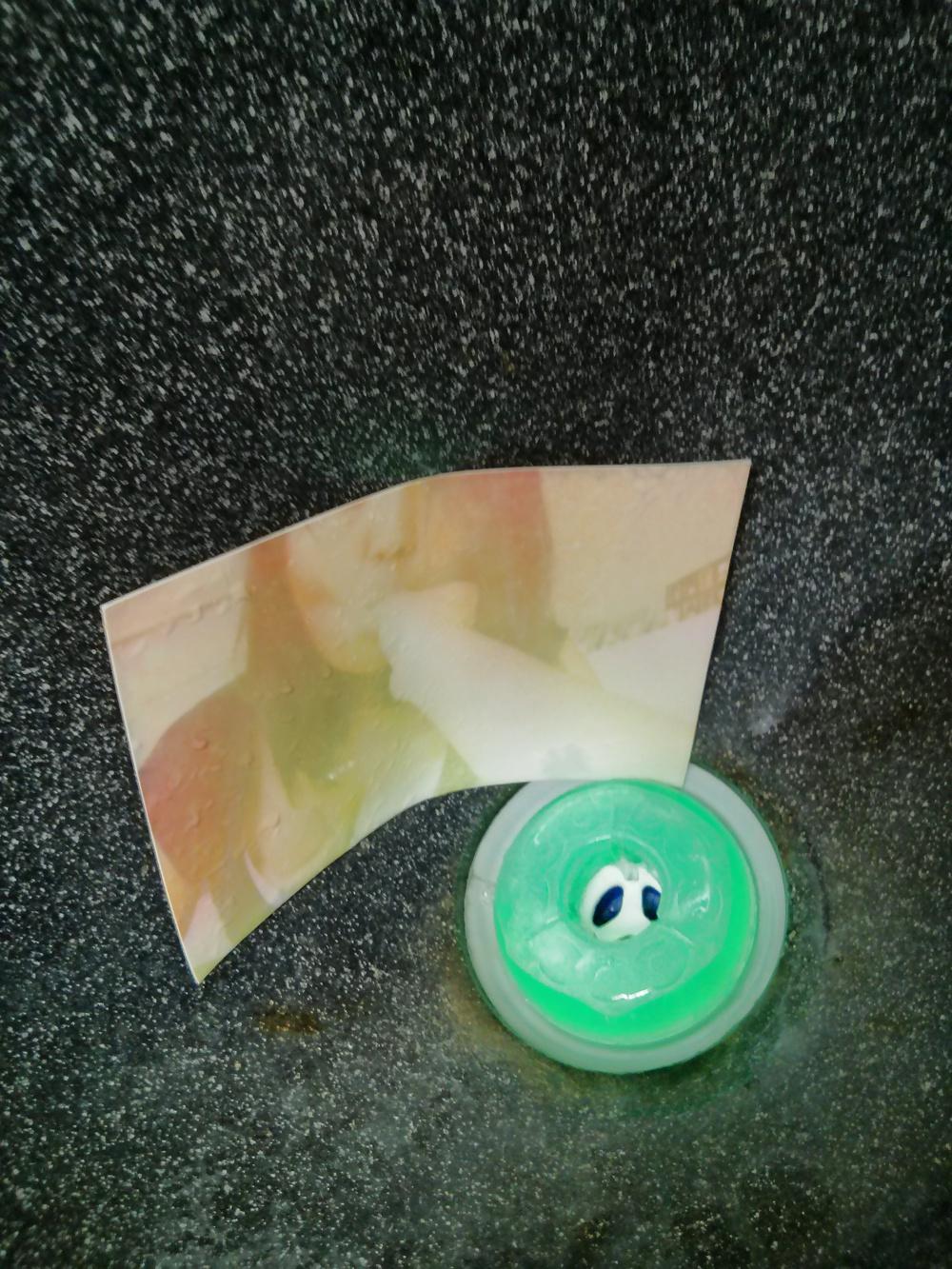 9P Asian wife pics exposed in public toilet