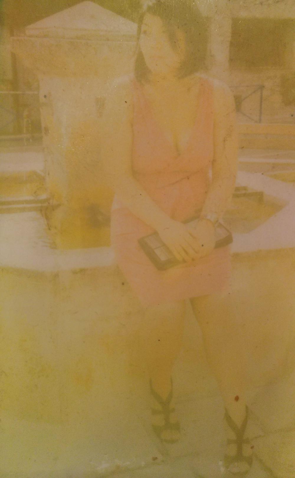 9P Asian wife pics exposed in public toilet