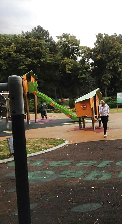 19P Spy old + young parck romanian