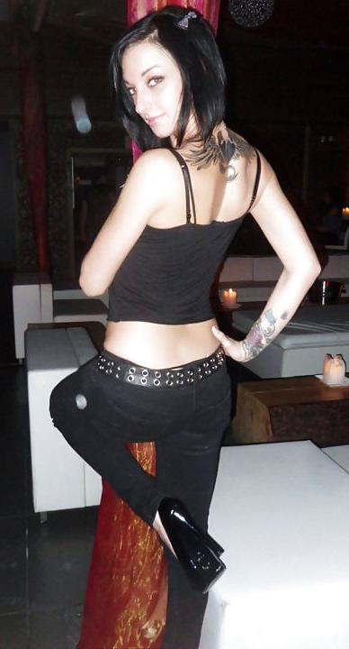 21P Facebook teen sexy butt comp