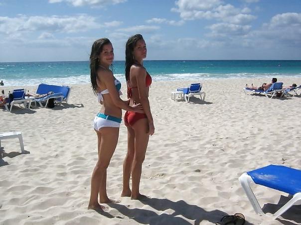 21P Facebook teen sexy butt comp